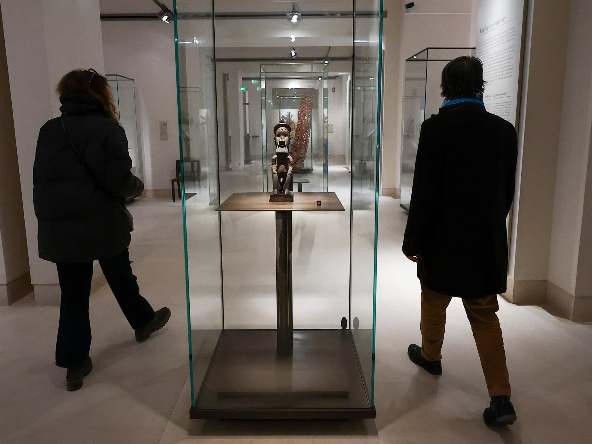 شبكات تهريب الآثار: رحلة القطع المسروقة من المتاحف إلى المزادات